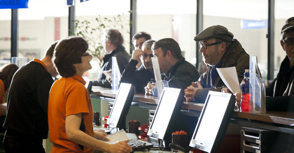 On auction day, multi-lingual customer service reps are always on site to support Dutch, French, German, Polish, English, Italian, Spanish, Portuguese and other languages