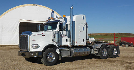 A 2015 Peterbilt 367 sleeper truck tractor up for auction