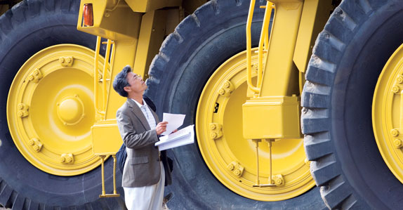  Inspecting heavy equipment at Ritchie Bros.