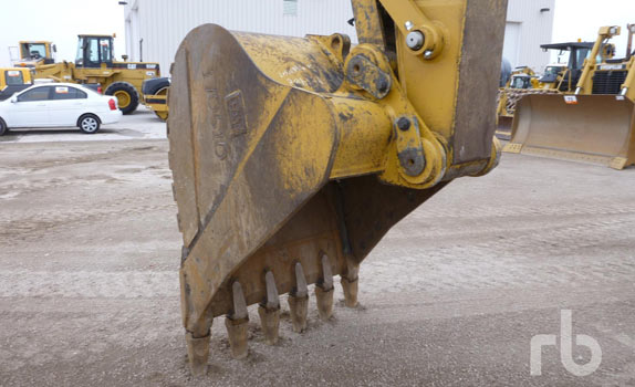 Inspect the bucket, including teeth and bucket sides